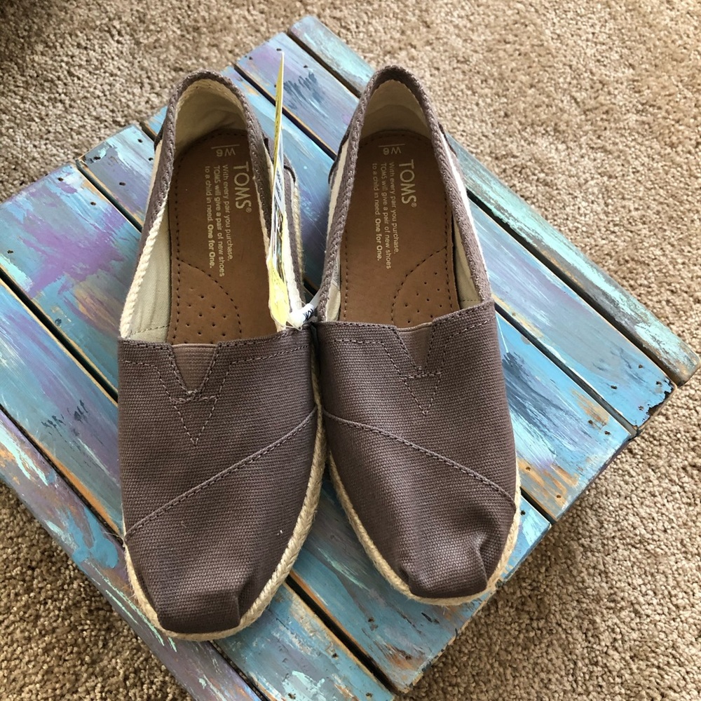 NWT Brand new Toms 💕